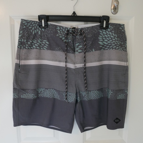 Rip Curl Mens Block Floral Boardshorts~ - Picture 1 of 7